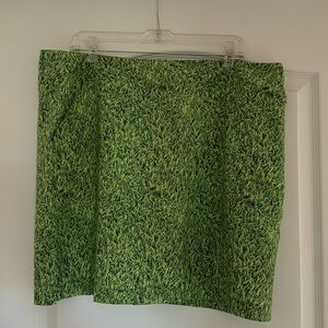 Hard to find Loudmouth Green Grass Skort Size 16.   Front and back pockets.